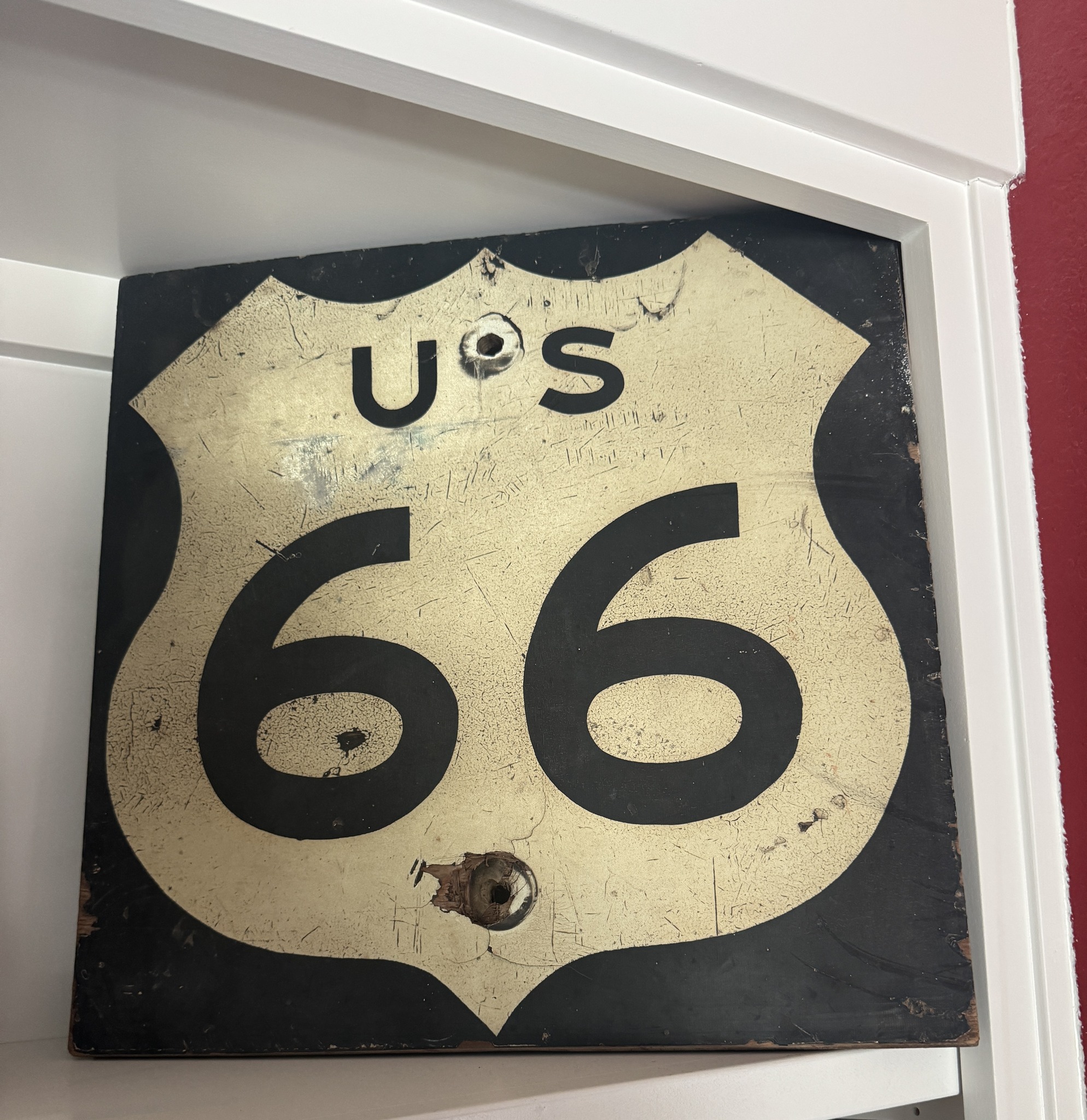 What are the authentic Route 66 signs and how to identify them?