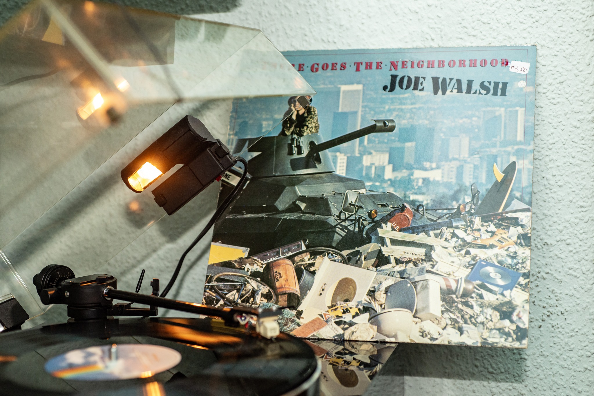 Joe Walsh - There Goes The Neighborhood https://www.discogs.com 