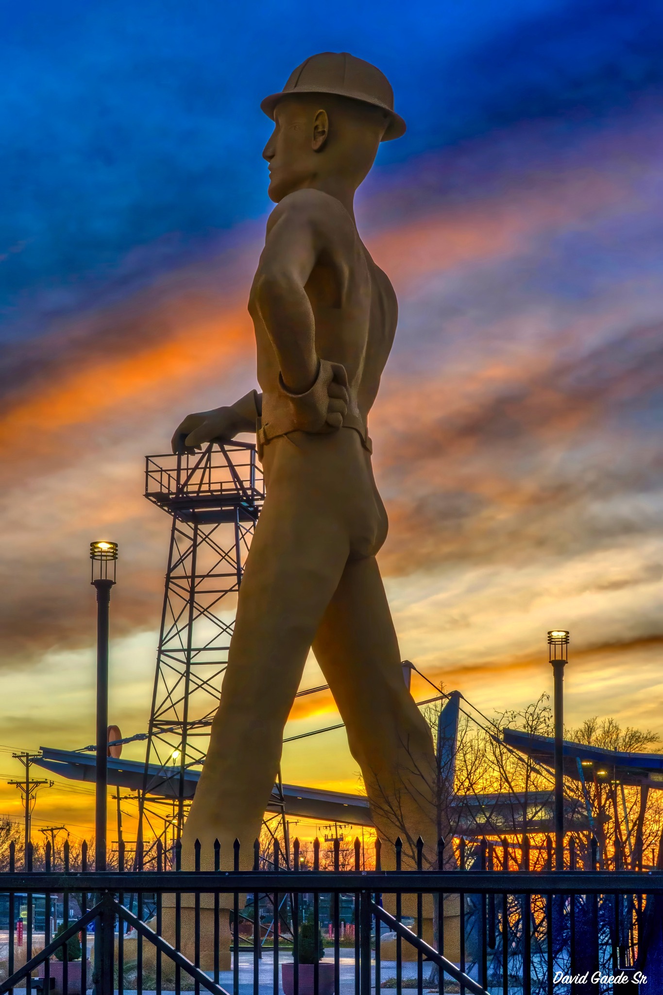 Golden sunset with the Golden Driller in Tulsa