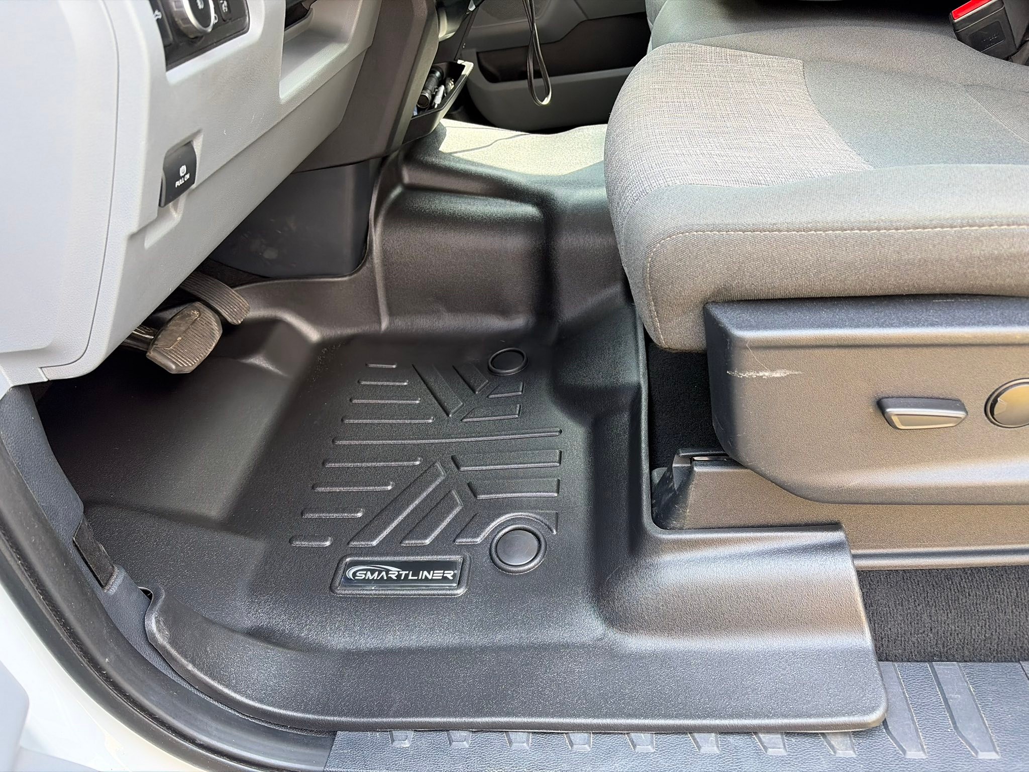 Front Center Console Rubber Mat Insert – Fits 2015-2018 Dodge Ram 1500 / 2500 (Black)
