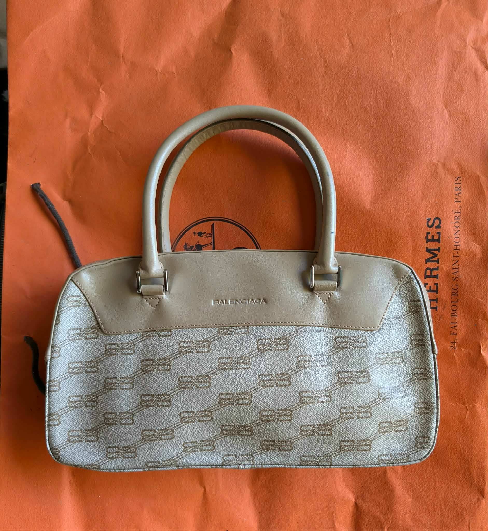 Vintage 80s-90s east west bal bag Price : 18k shipped Lightly used 