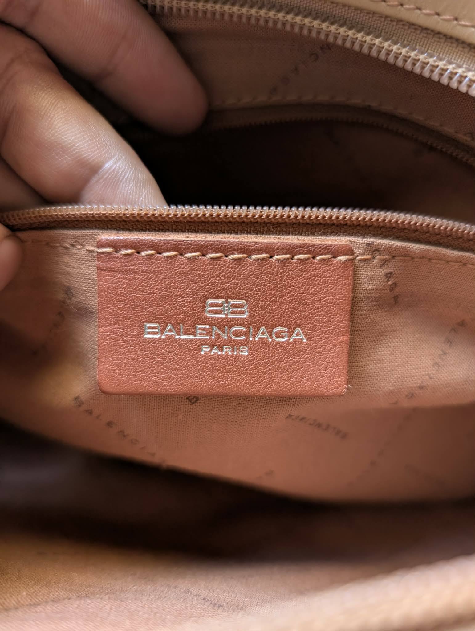 Vintage 80s-90s east west bal bag Price : 18k shipped Lightly used 