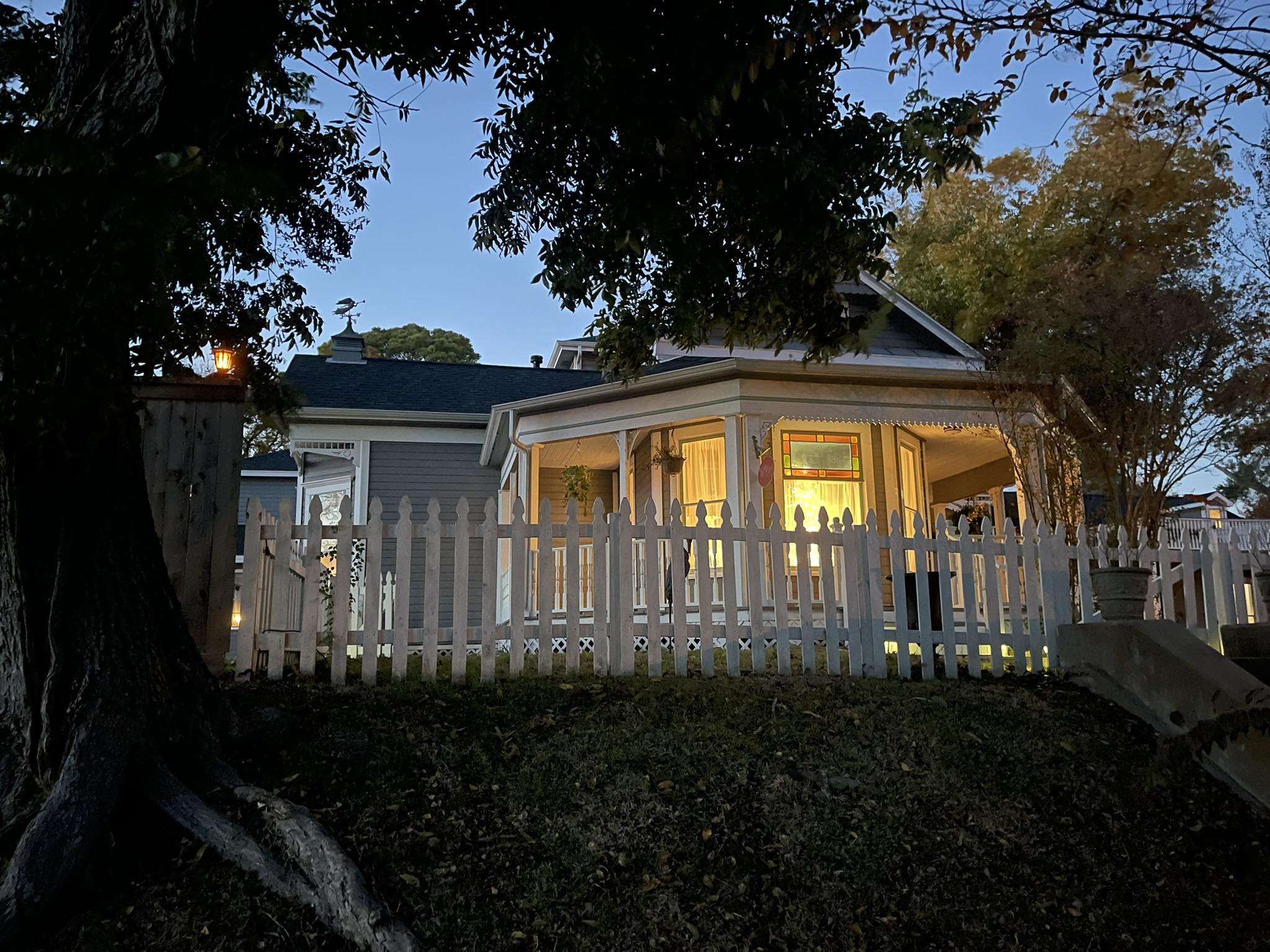 History and old photos of 1906 Victorian cottage at 90 Bayridge