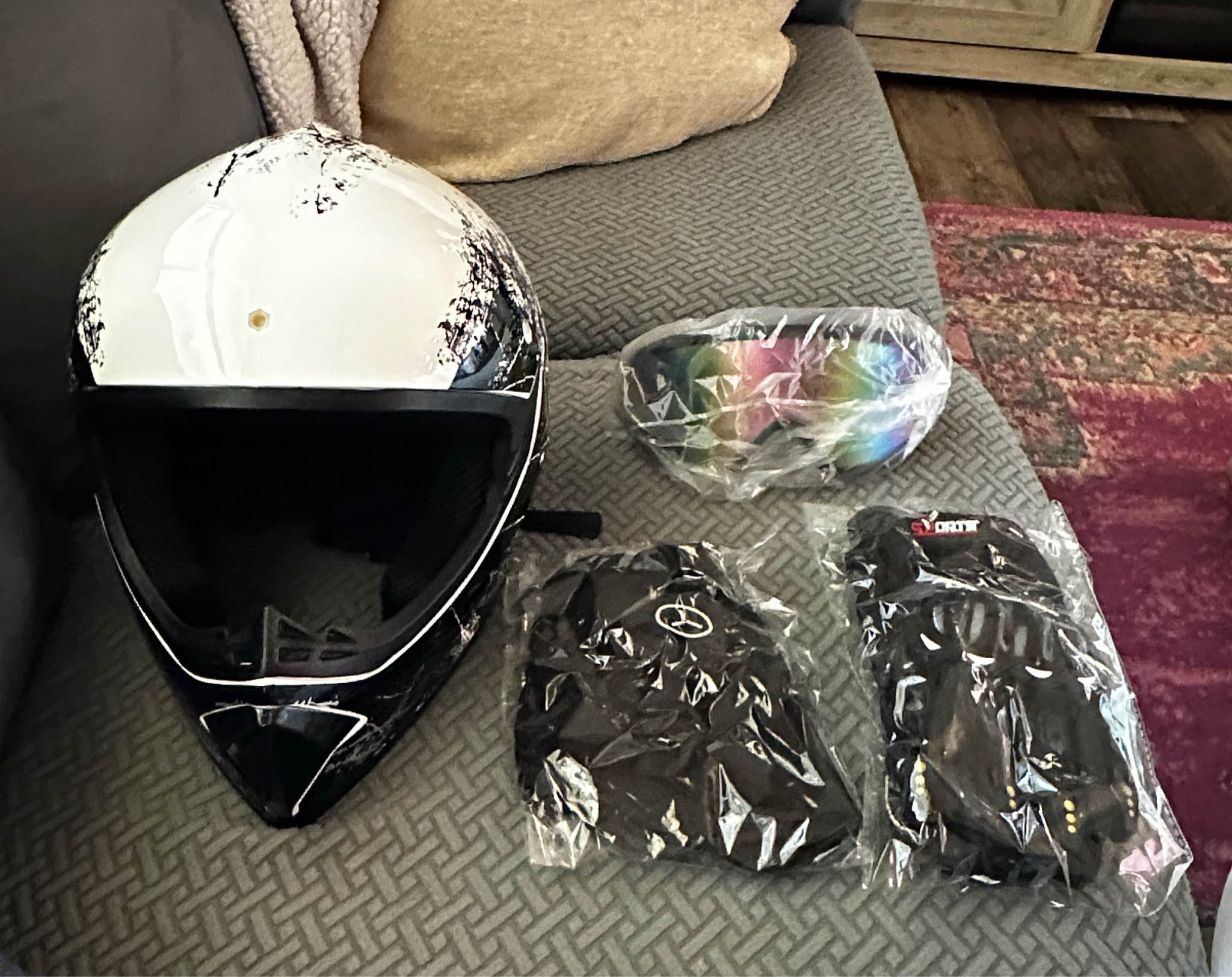 New Icon Airform Grillz motorcycle helmet in size Large (59-60 cm