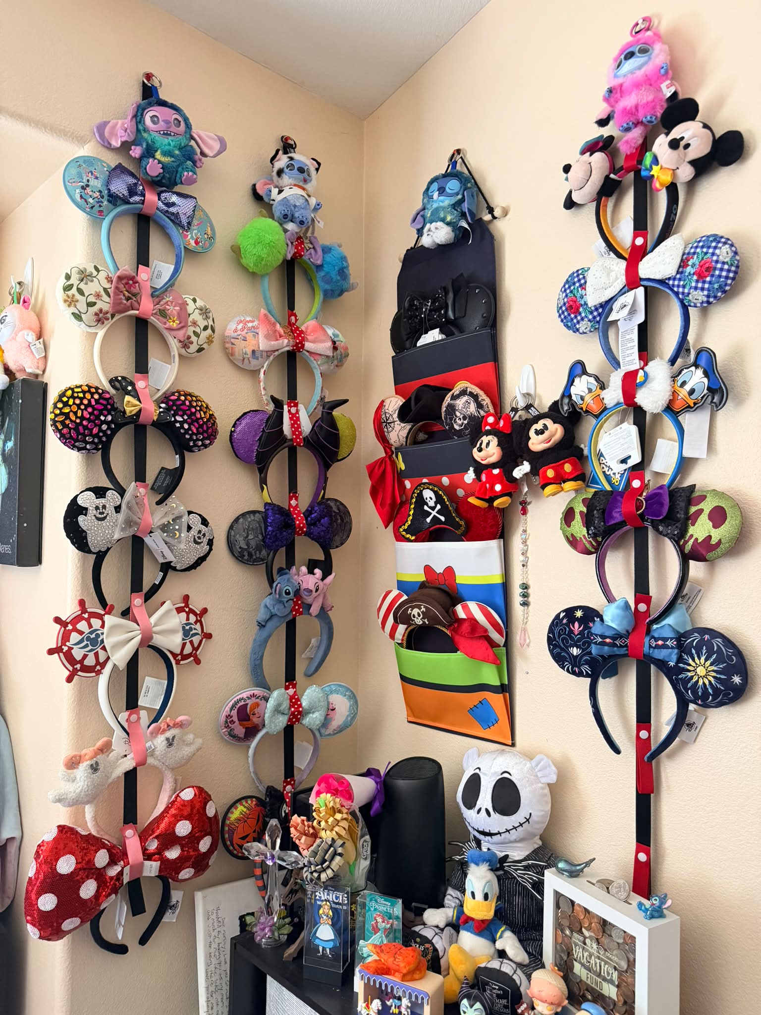 あん様 Disney Collection by Mika Pikazo The 'Playing with Colour' pop-up