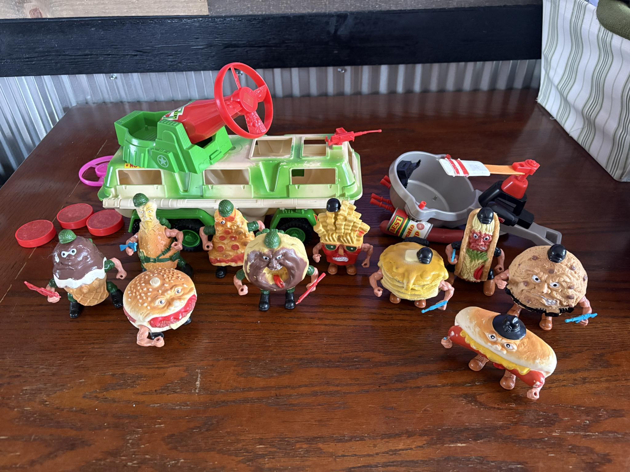 Near complete 1988 Food Fighters toy set found
