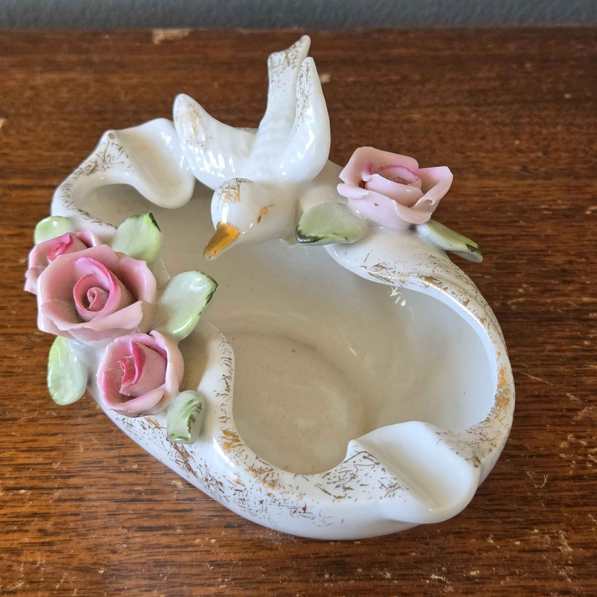 No chips or cracks Likely made in Japan 1950 to1955 Hand painted