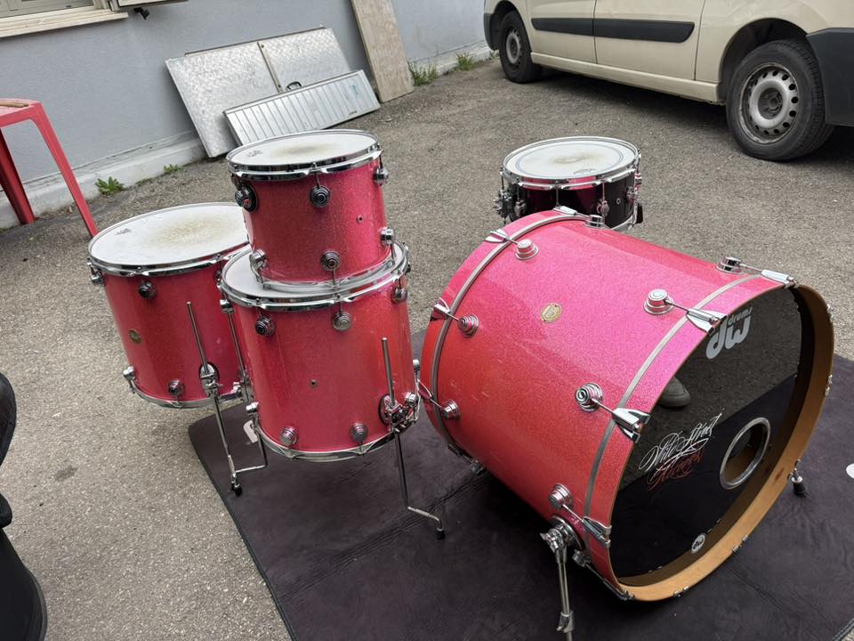 KIT OF THE DAY: Collector's Maple SSC in Hot Pink Sparkle Finish