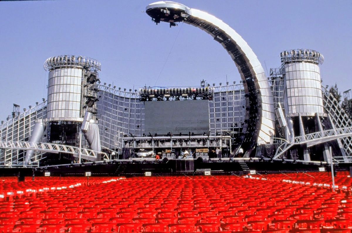 Rolling Stones Voodoo Lounge tour stage setup? | Tampa, FL