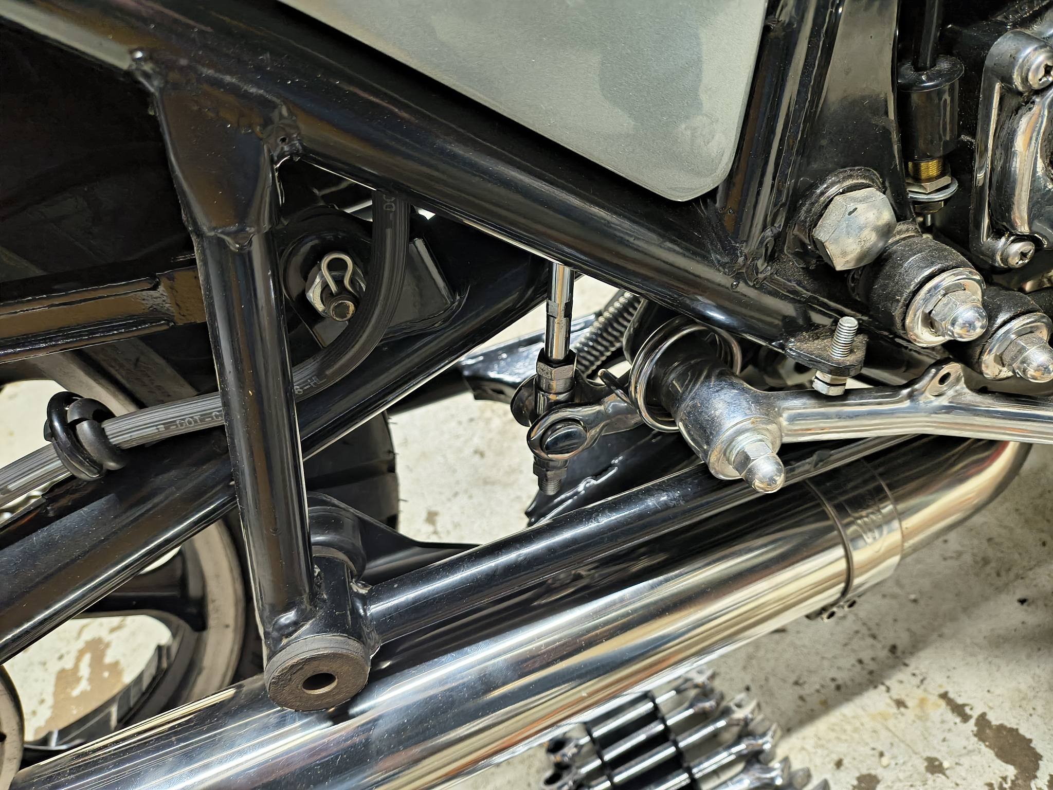 ・ai Rear foot peg mount for Kawasaki Z1R?
