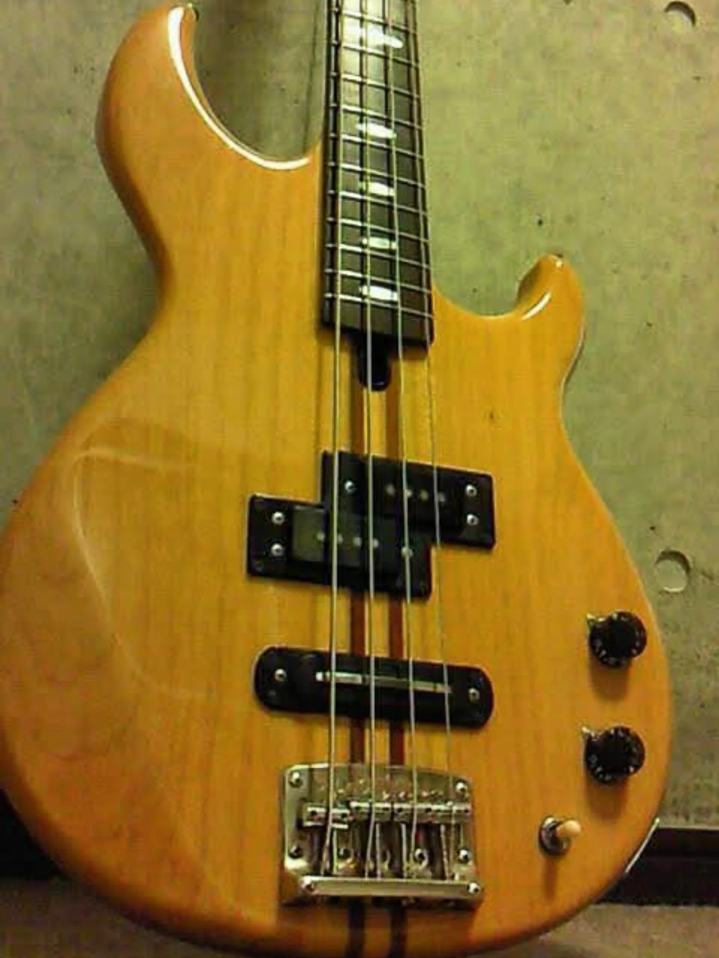 1979 Yamaha BB2000 bass guitar