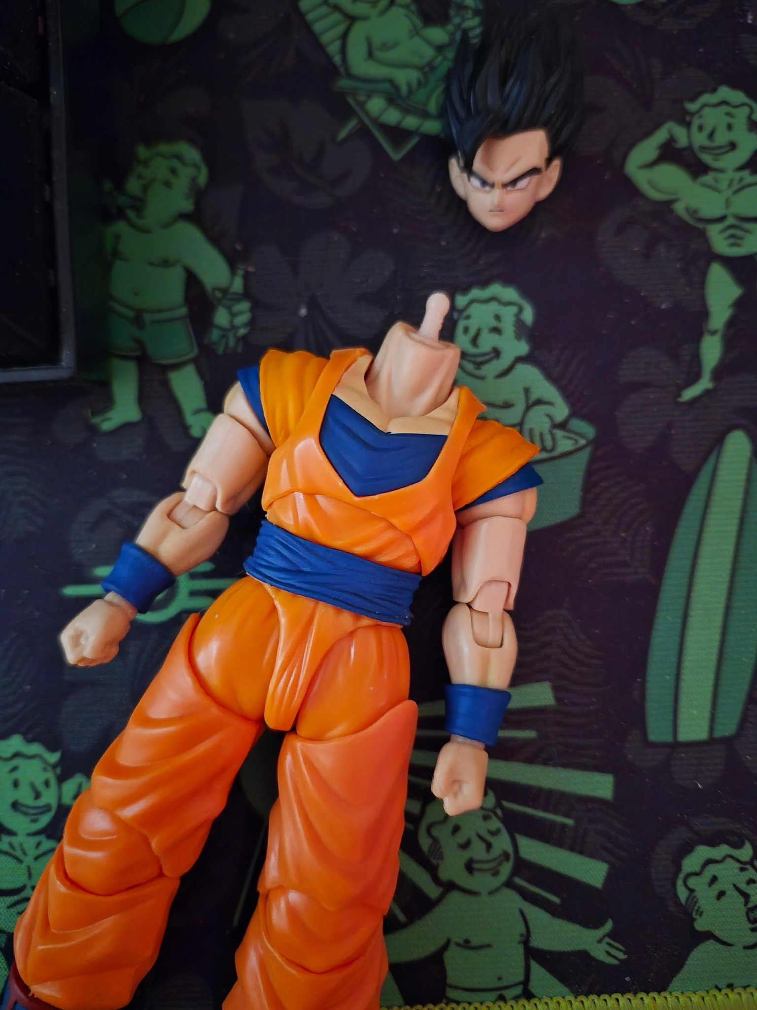 Messing with some kitbashes this morning. Ultimate Gohan is a Neo 