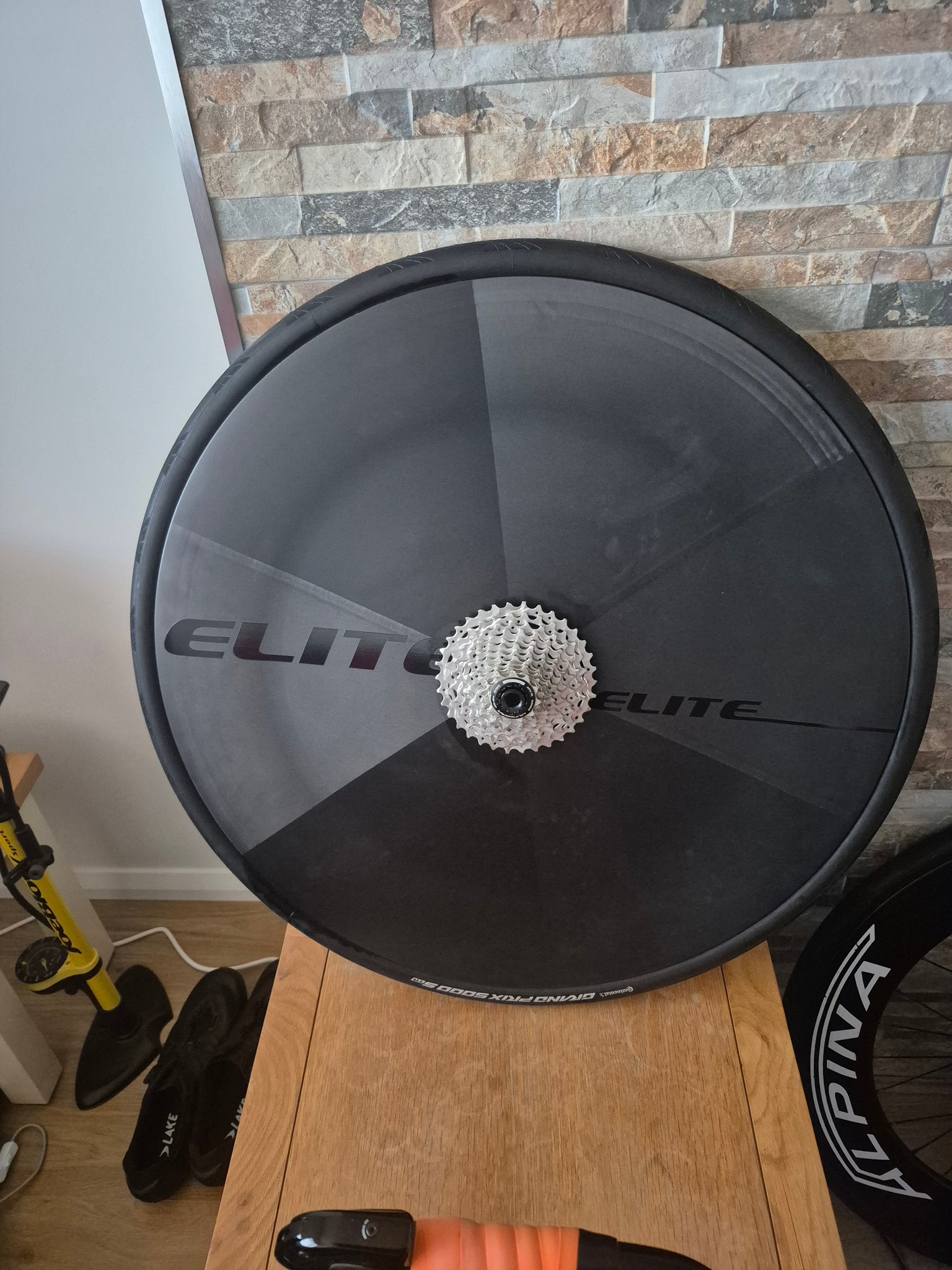 New wheels day 😀 Elitewheels Edge 50mm, rim brake, 1325 gr.