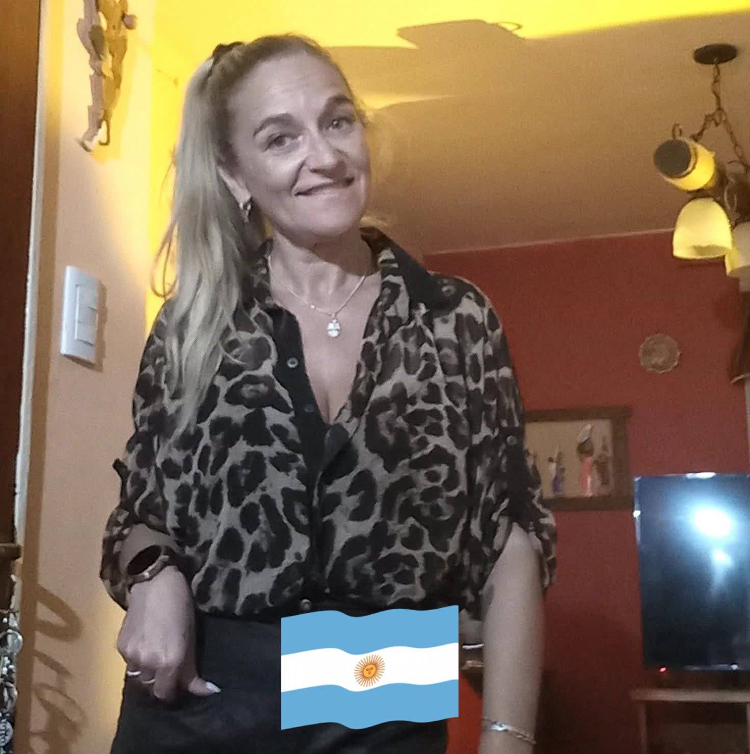 Cuando viene tu hija y tus nietos , y te regalan esta cerveza!!!! Feliz