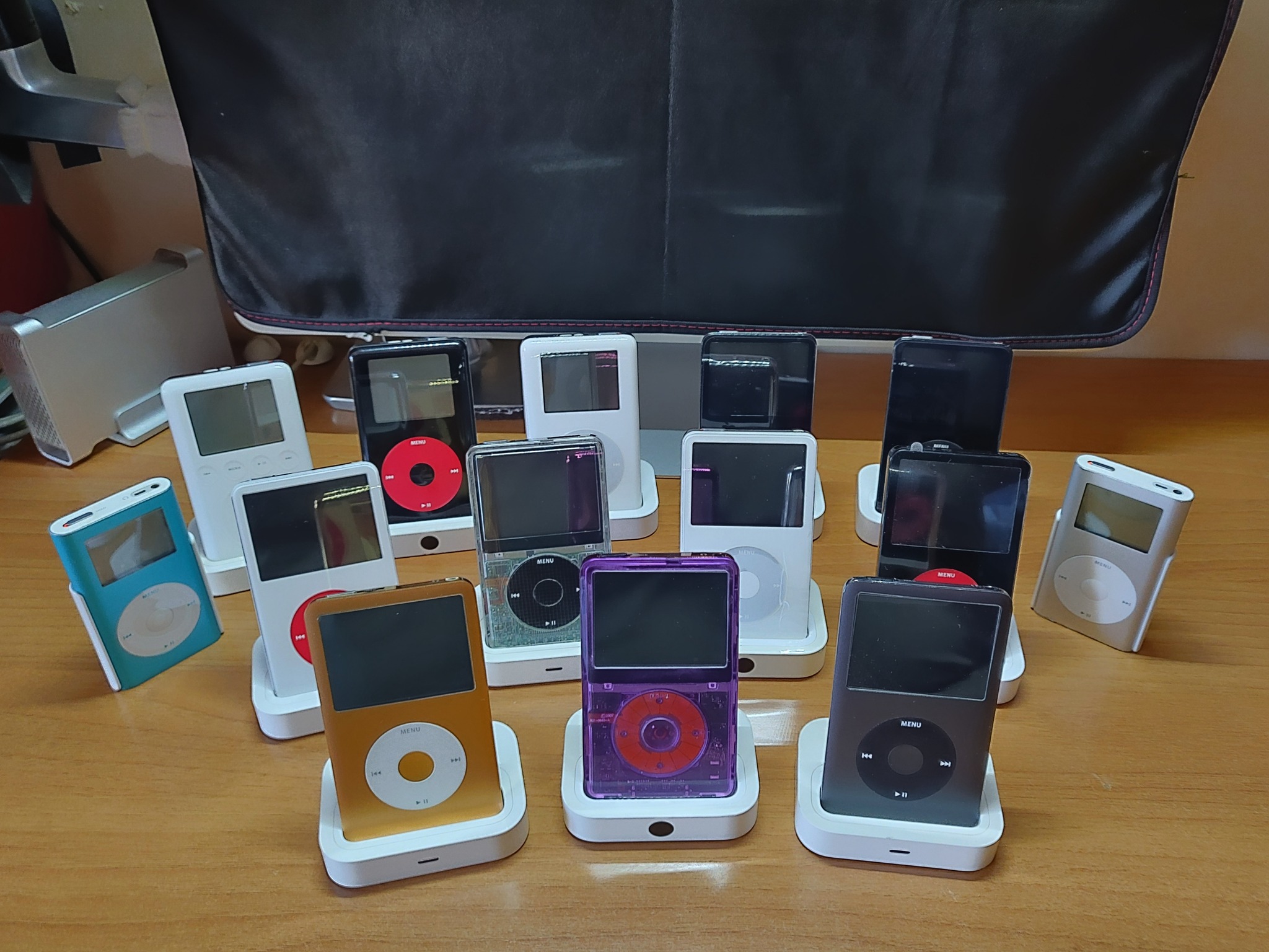 Up for sale is an Apple iPod touch (4th Generation) with 32GB of