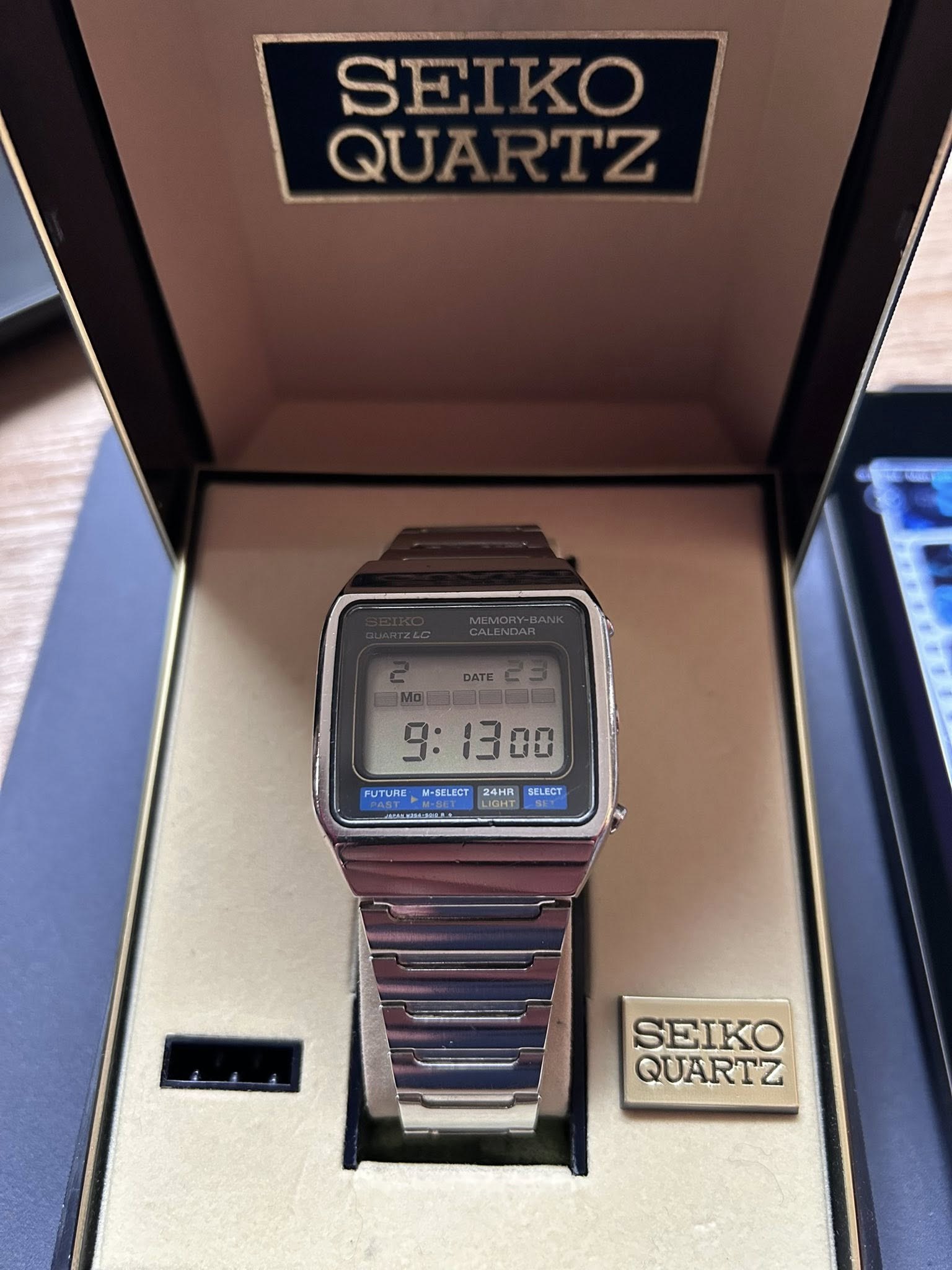Seiko lcd m354 memory bank calendar watch