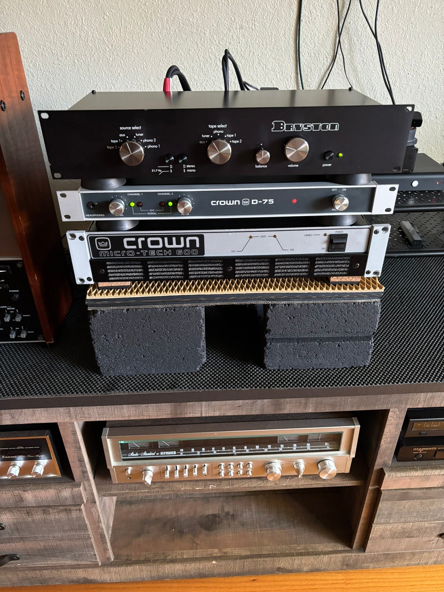 Crown D-75 amplifier sounds better than D-45 with punchy bass