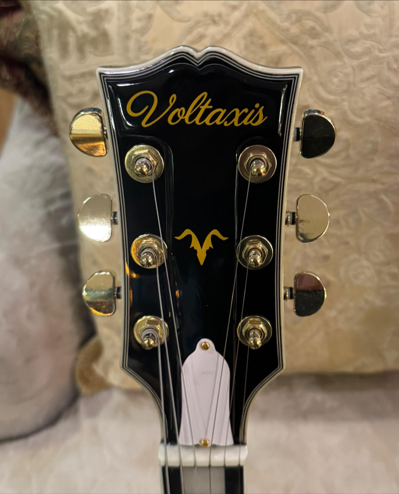 Fake Gibson Logo on Non-Gibson Product