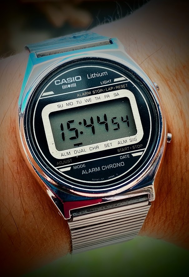Casio A658 - came as a nonfunctional, incomplete and scratched 