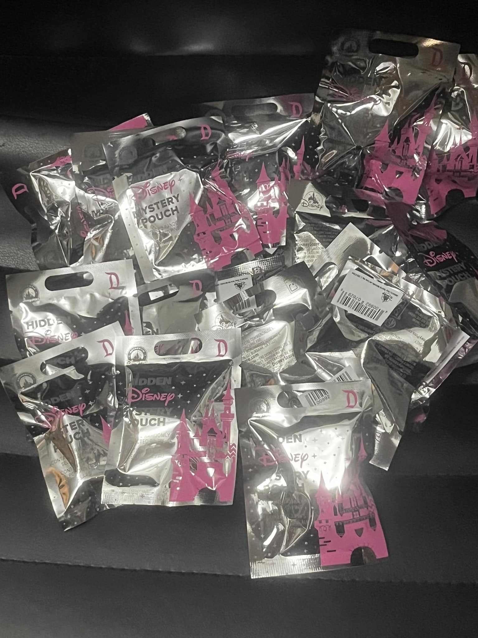 Trading Wave B 2025 Hidden Mickey pins