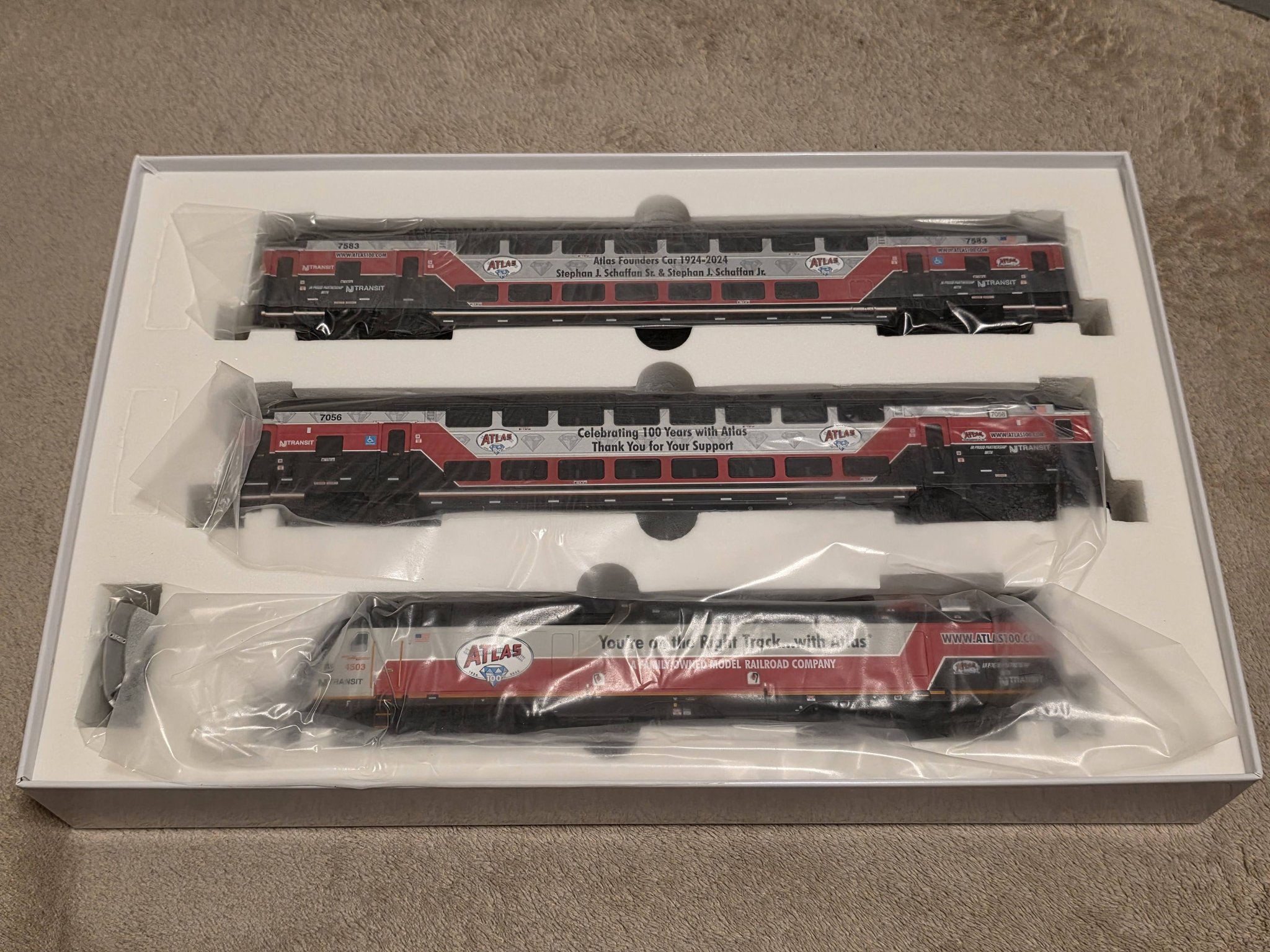 Atlas NJ Transit 100th anniversary HO modern commuter train set