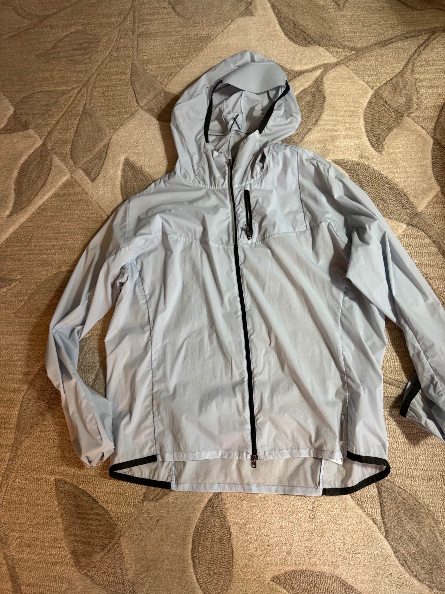 Lightweight REI CO-OP hooded windbreaker. Mens XLarge size. Light 