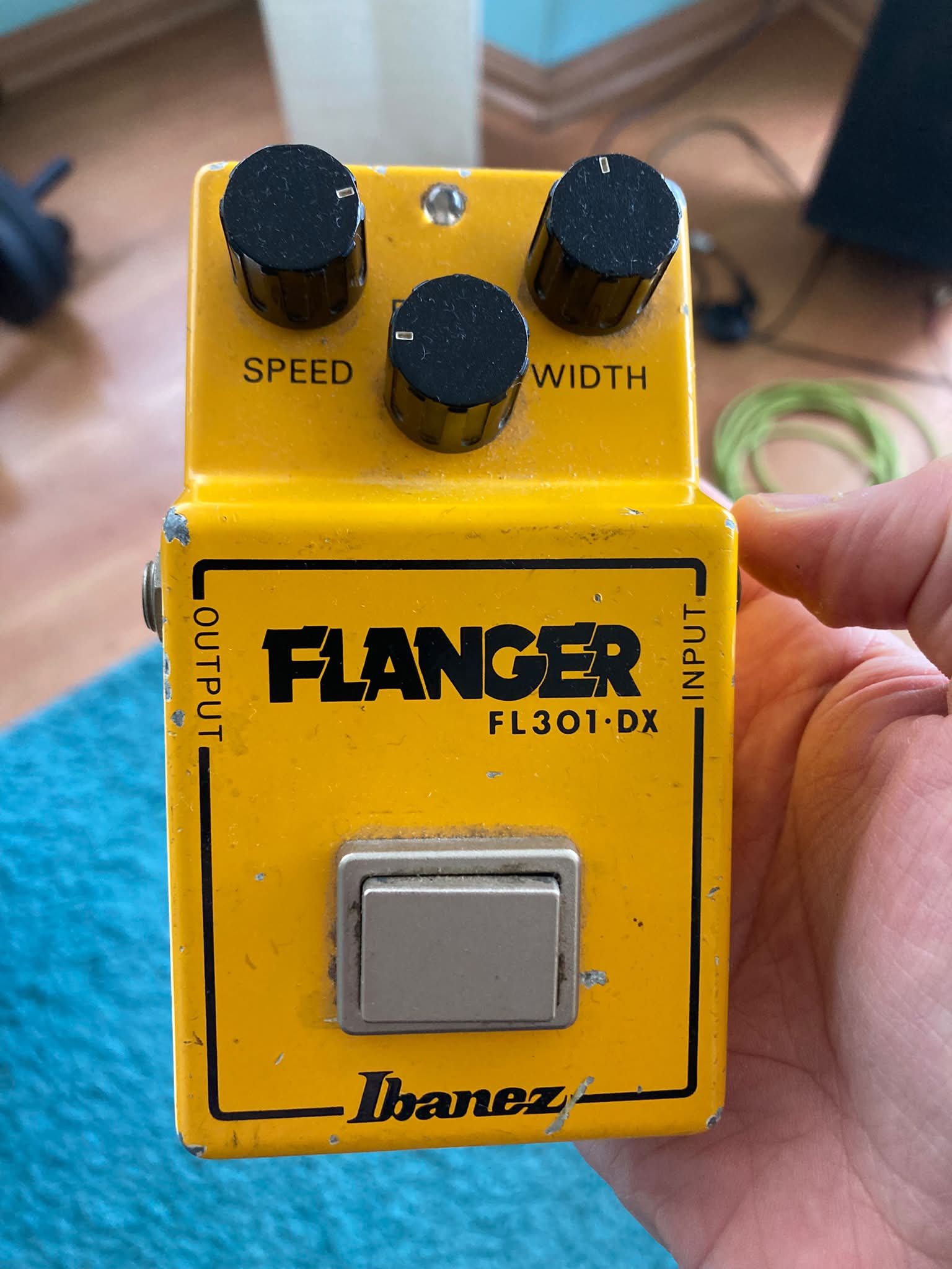 Vintage Ibanez FL-305 flanger pedal features