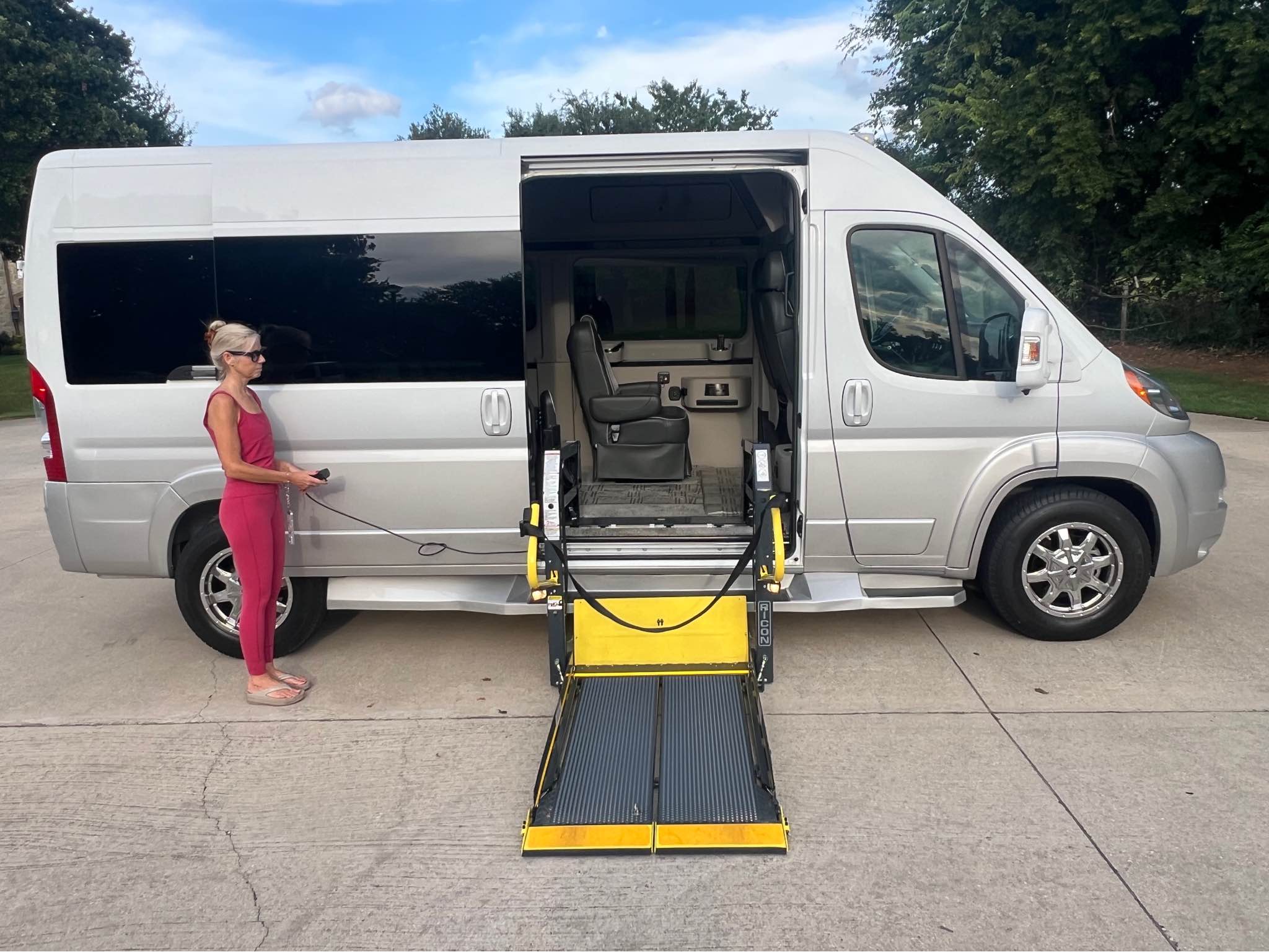 Wheelchair Accessible Vans Buy/Sell ) - USA | Conversion Van ...