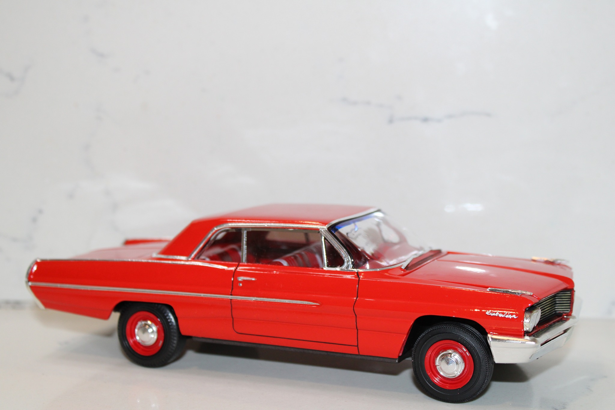 1962 Pontiac Catalina 421 SD model car in Mandalay Red with two