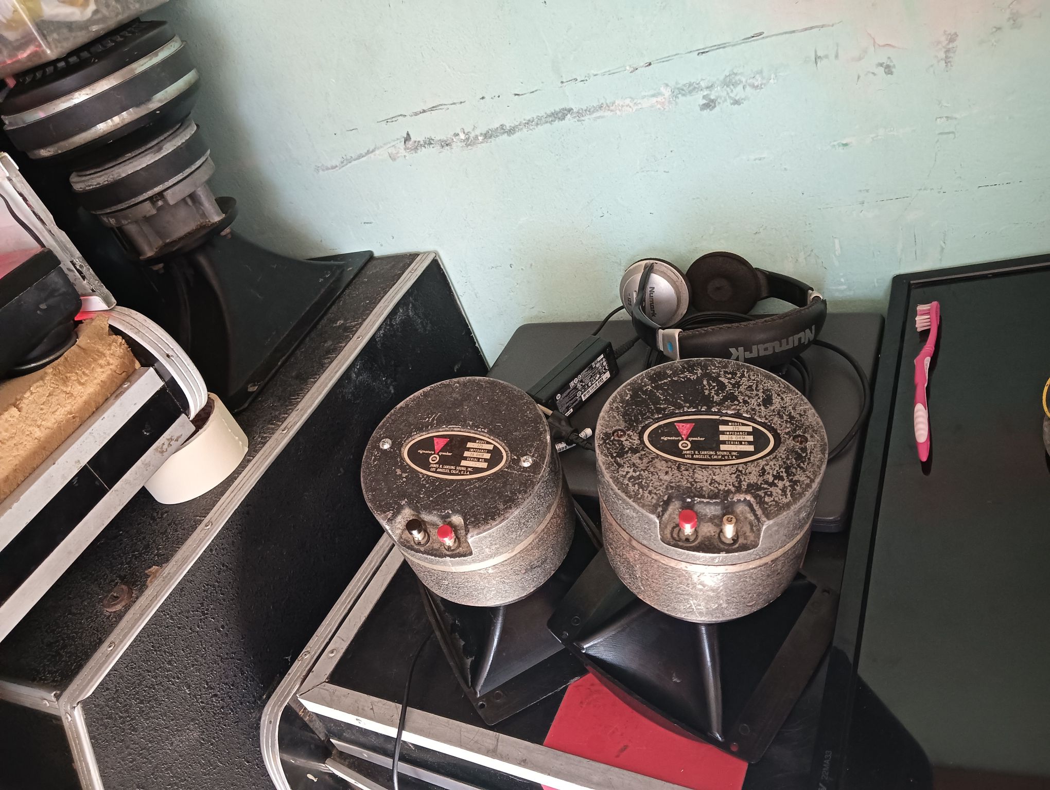 説話と音楽伝承 Iwan - The JBL LE85 is a legendary 1-inch throat Alnico