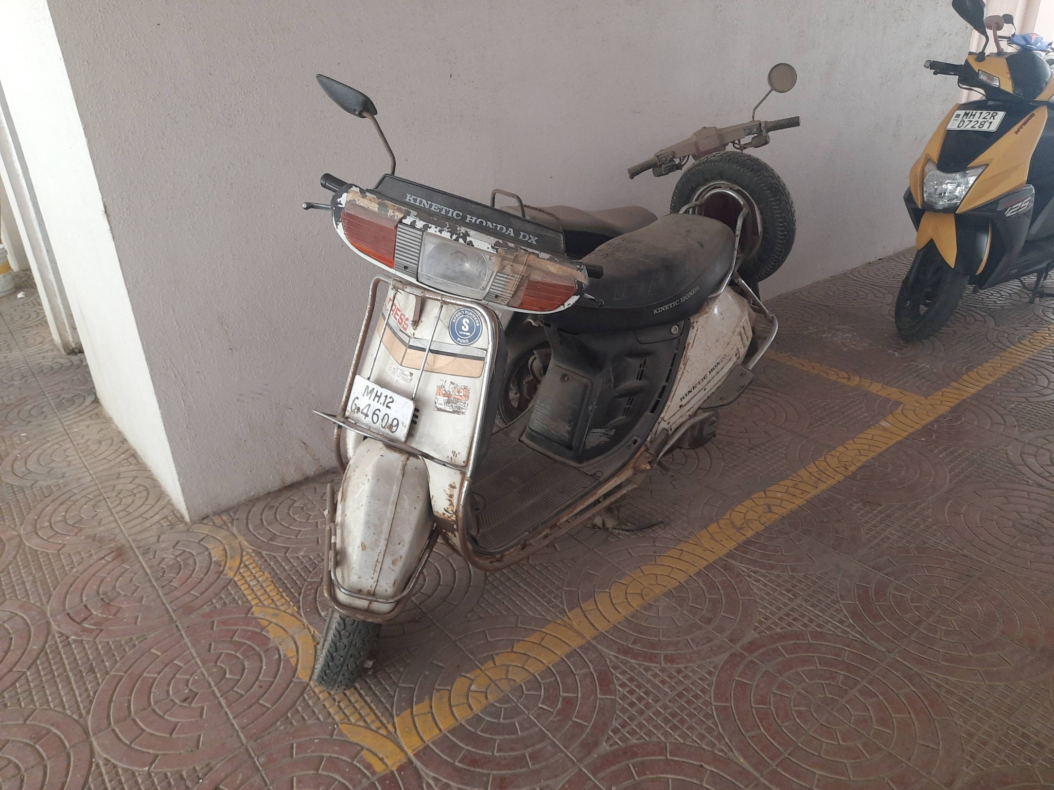 け Kinetic honda 1991 model single owner, selling as it is ,10k