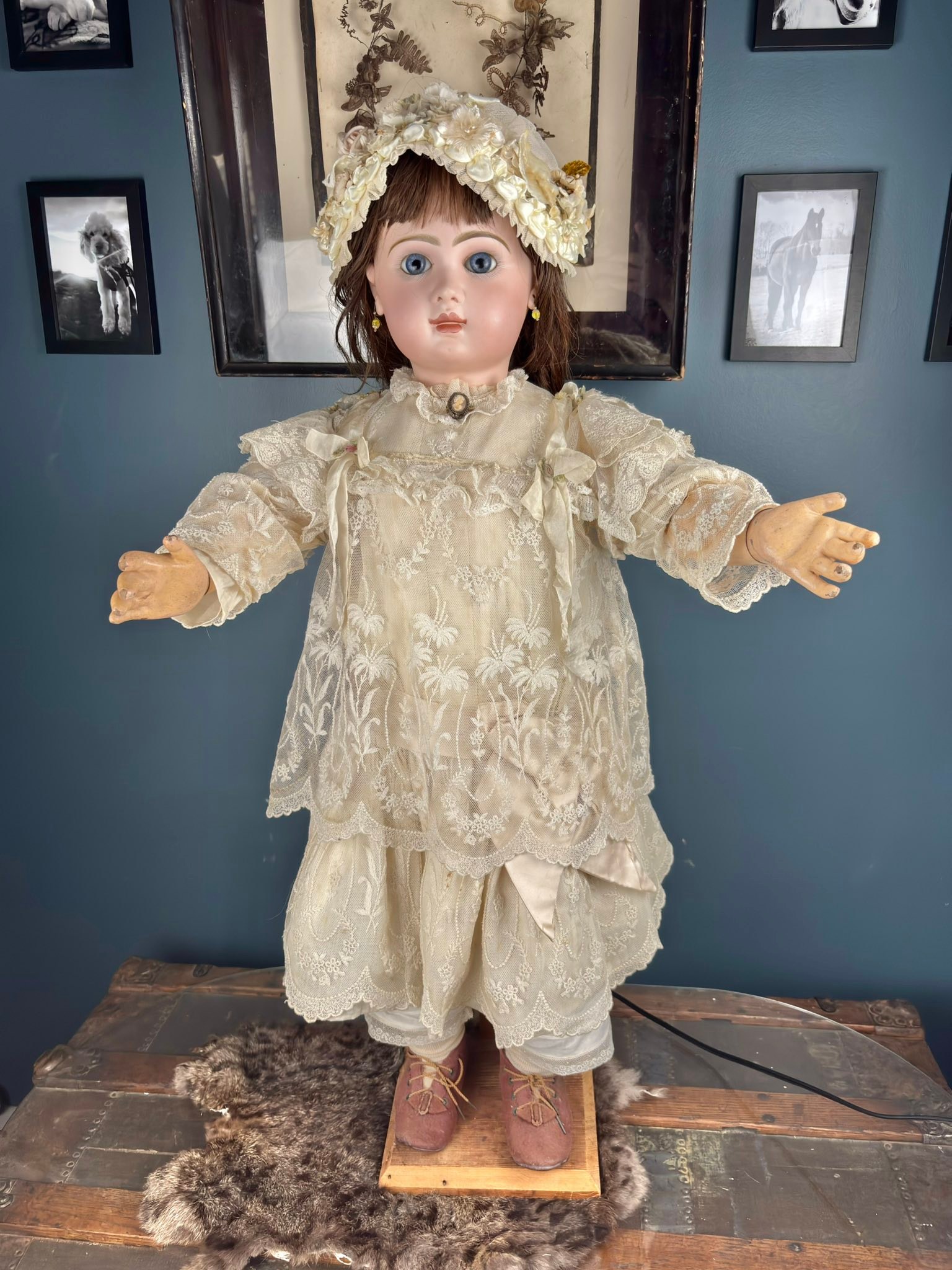 SFBJ Jumeau, mold 230, circa 1910. Such beautiful eyes