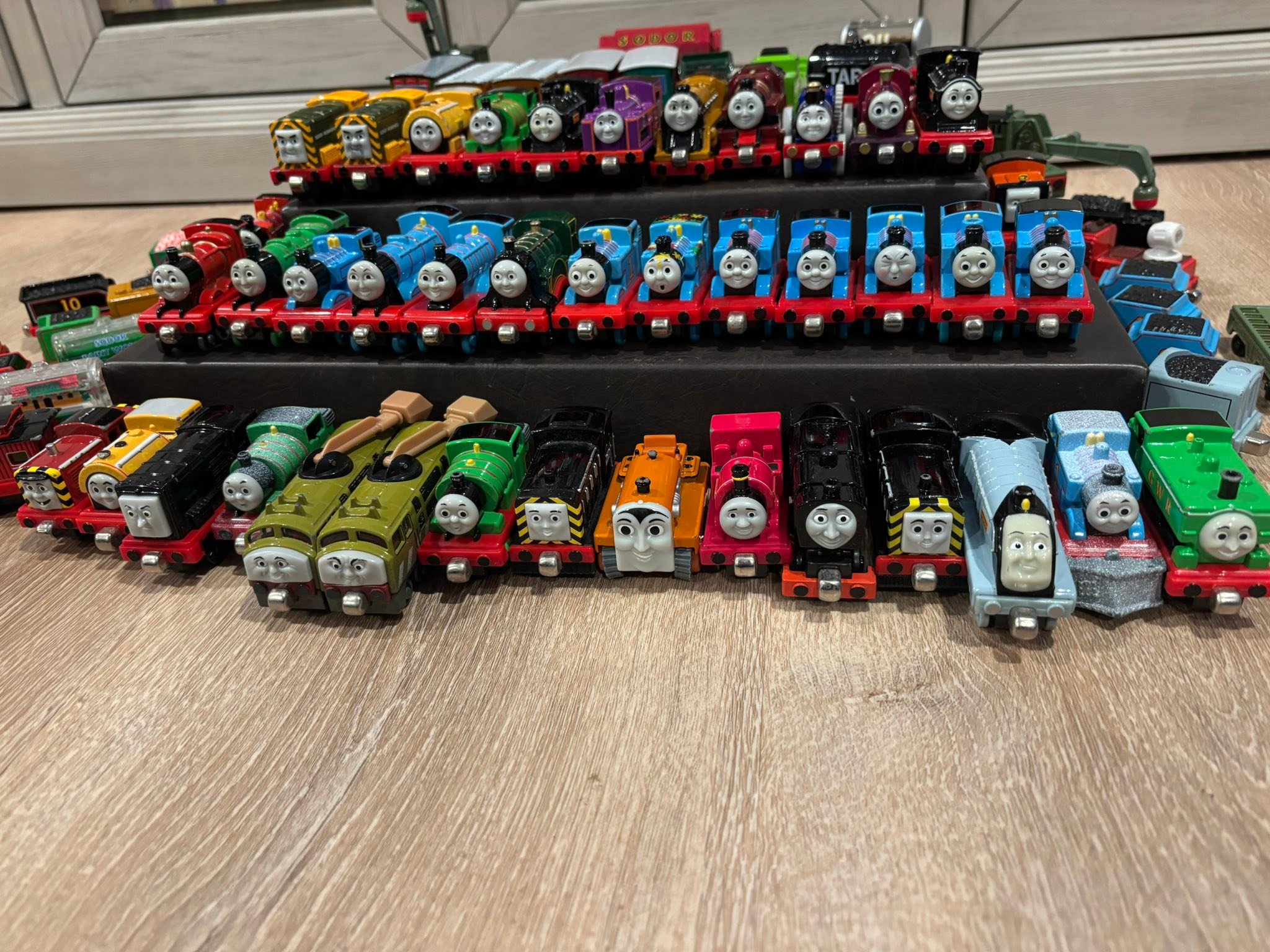 Thomas & Friends My Busy Books Includes a storybook, 12 figurines, and a playmat