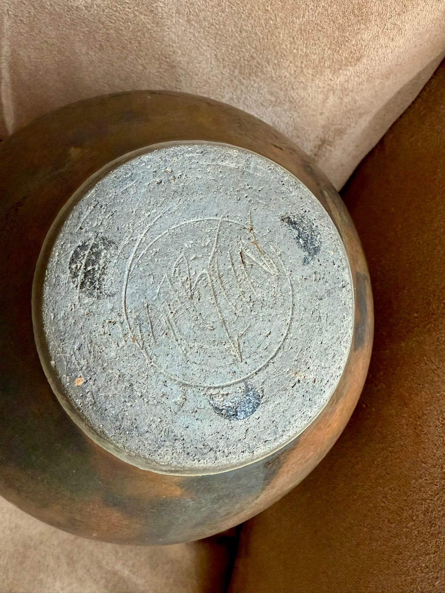 What is the maker's mark on this raku piece?