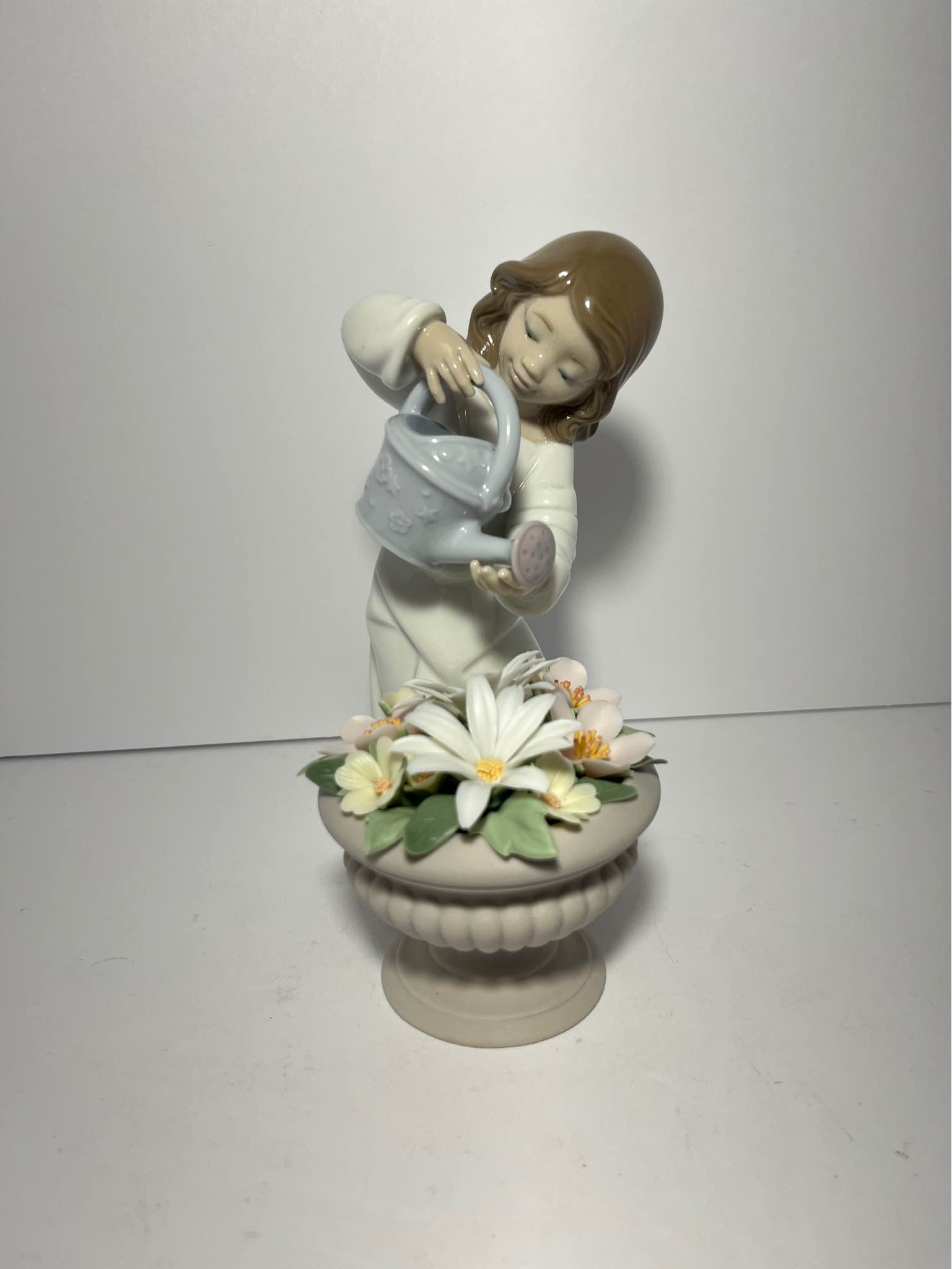 This piece looks to have never been taken out of the box. All 