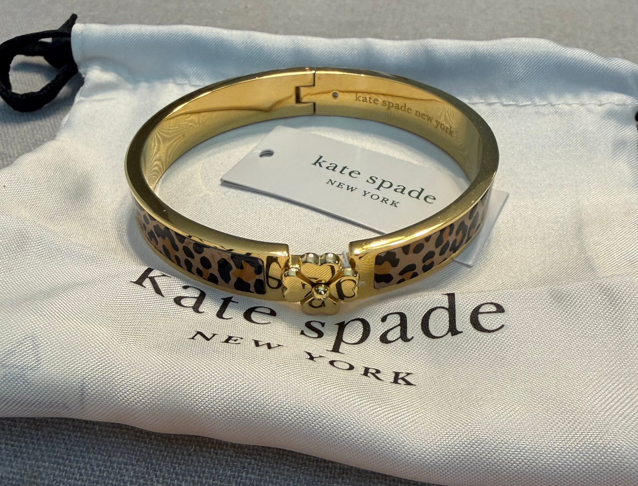 trouble posting bangle bracelet on poshmark?