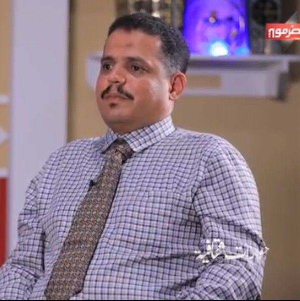 يقف قصر الشيخ أحمد الغيل العمودي في بلدة صبيخ بوادي دوعن شامخًا عند سفح ...