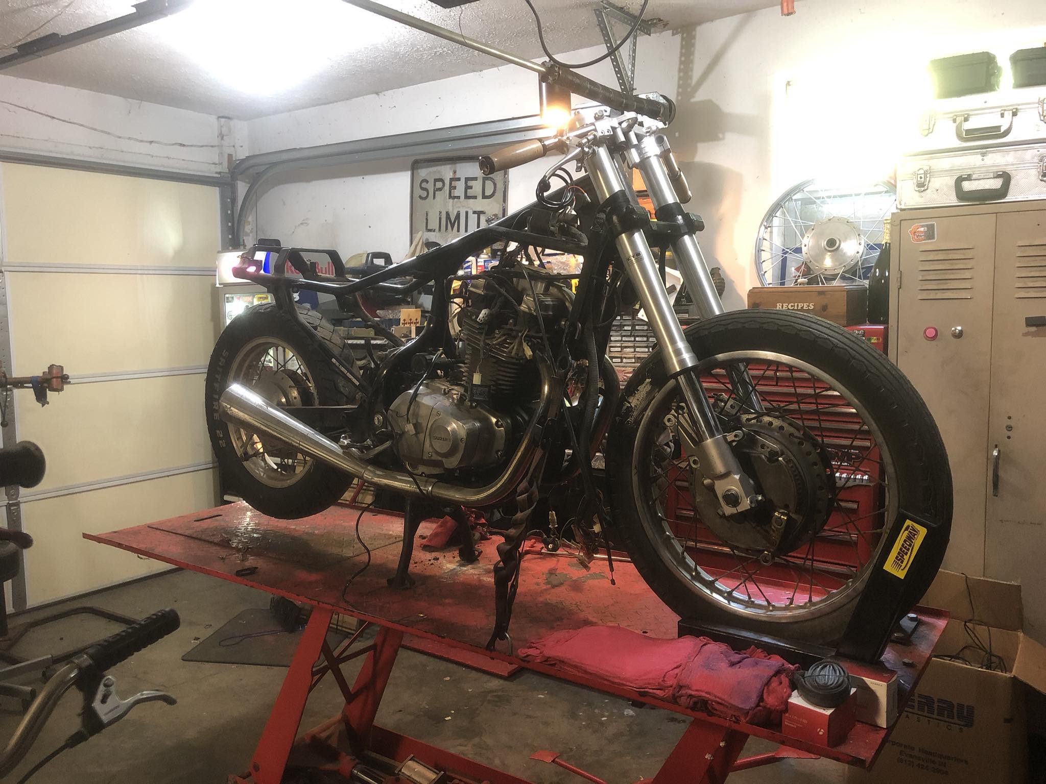 ヨハン Another suzuki 750 gsxe i built with aprilia rsv4 parts
