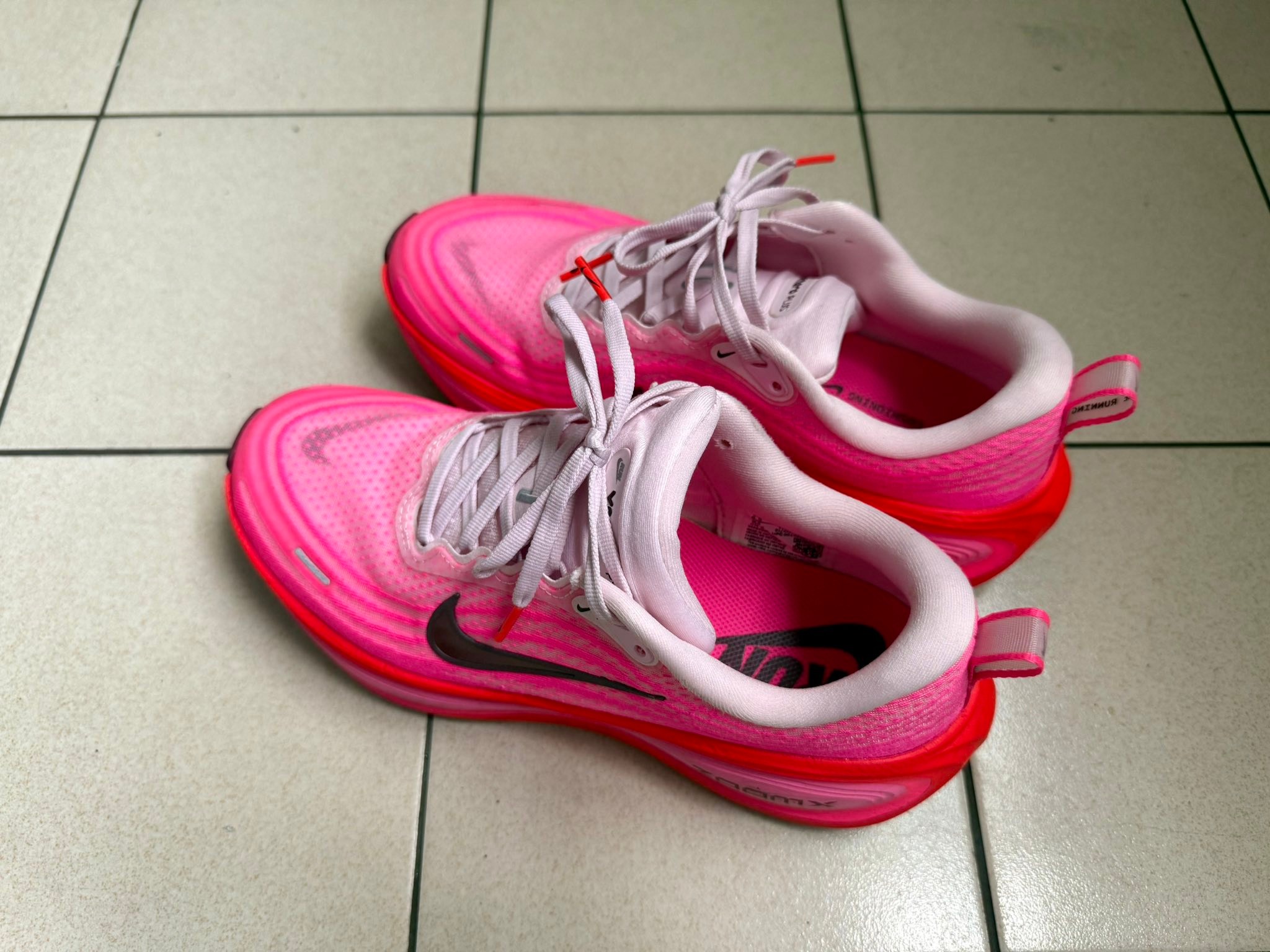 目的【出售】 名稱：Nike vomero plus 女鞋尺寸：US8.5, 25.5cm 狀況 