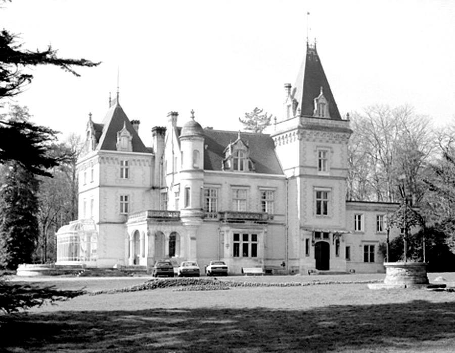 メ*1様 Château de Lignères Vieille Réserve Château de Lignères près de Rouillac. Ouvert uniquement aux
