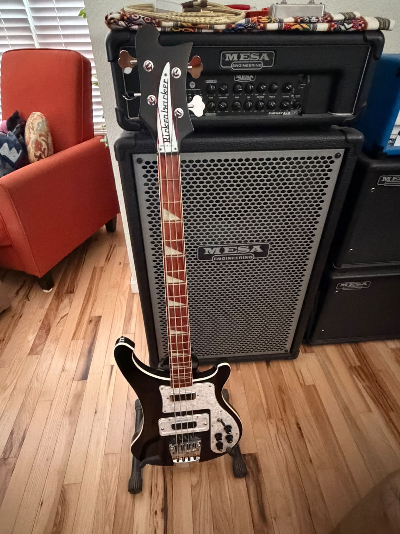 Rickenbacker 4003w strap post came loose during practice