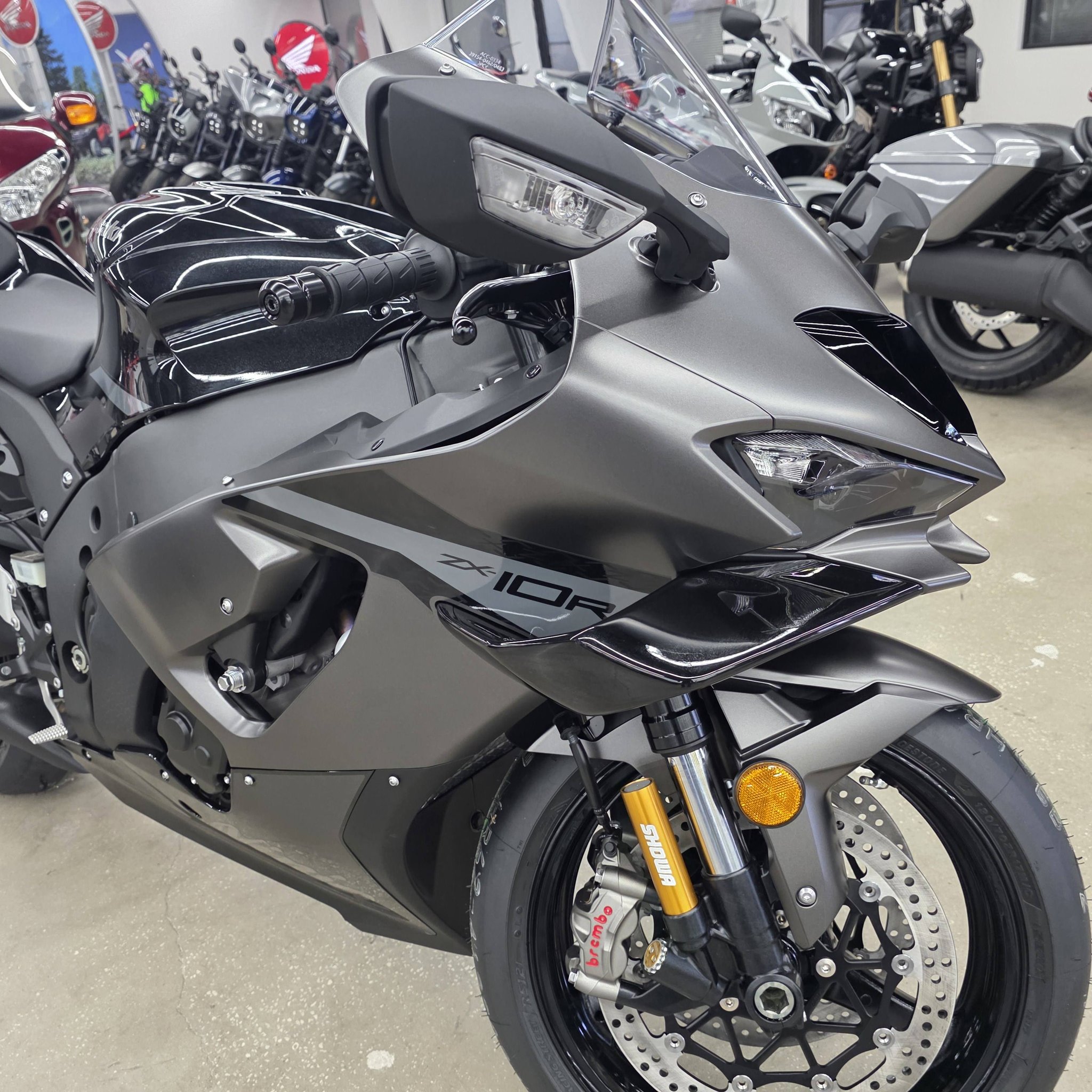Kawasaki Ninja ZX-10R non-ABS version pickup