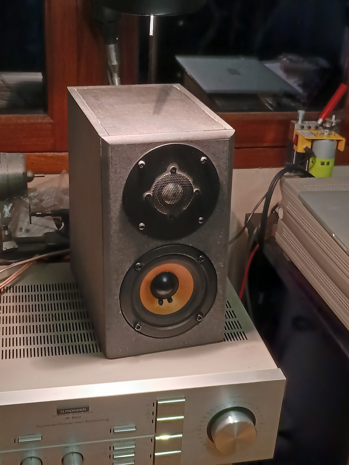 who here has worked with the Linaeum dipole tweeter? I have here a