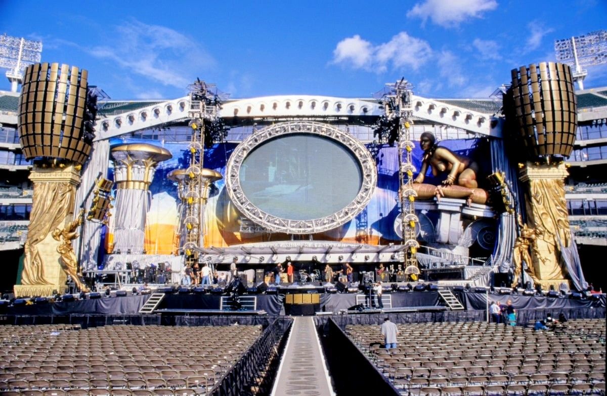 Rolling Stones 'Bridges To Babylon' tour 1997-98 stage set