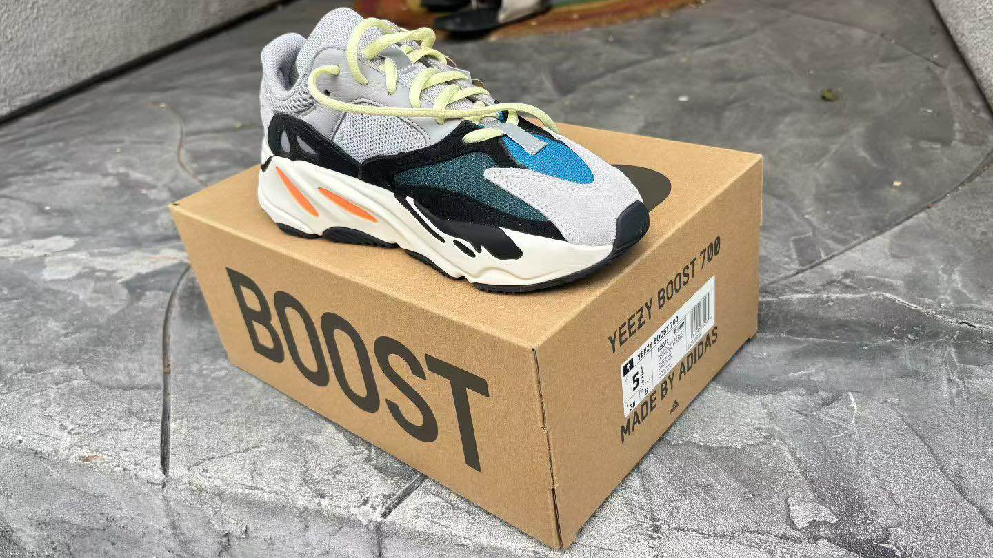 yeezy boost 700 waverunner box ADIDAS "WAVE RUNNER"  Locker SF Suede overlays arrive on the toe and heel accented grey leather eyestays Brand new and authentic Wave