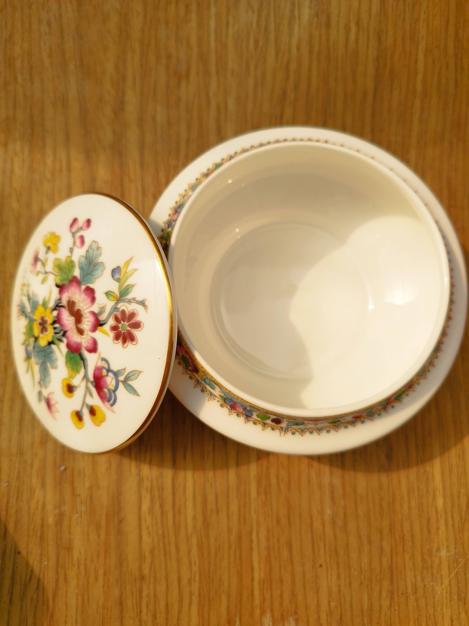Brand new Coalport Ming Rose fine bone China trinket box. Made in 