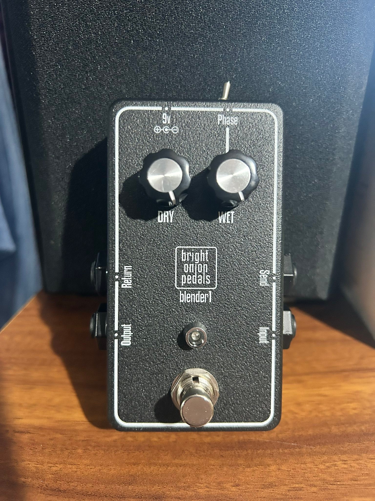 Bright Onion Pedals AB switcher for multiple amp setup