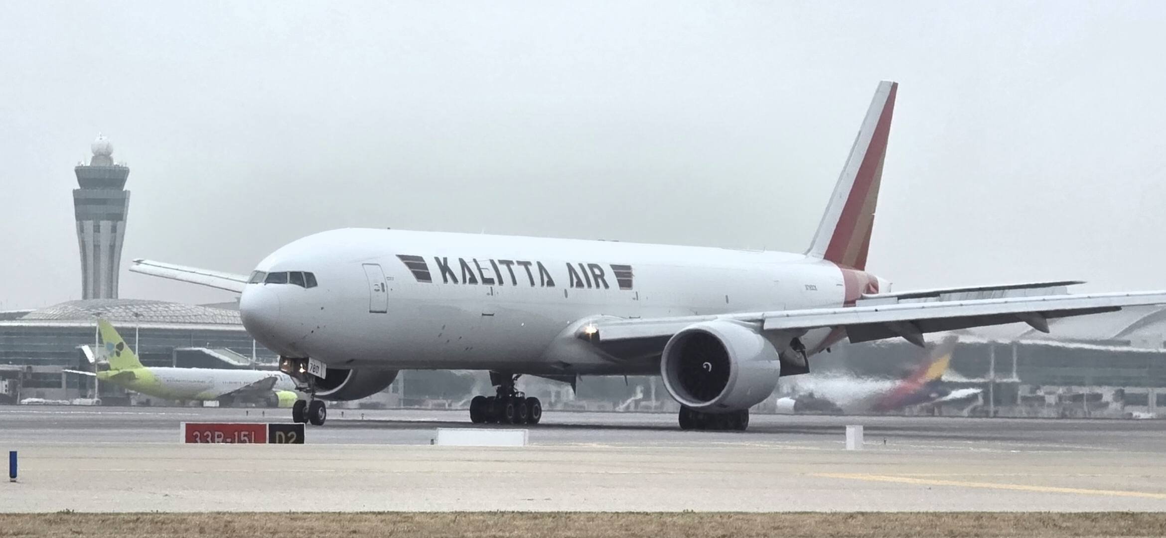 Kalitta Air's first 777-300ersf freighter arrives
