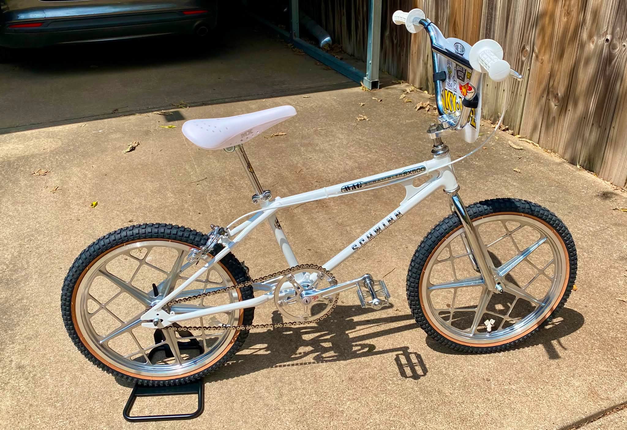 自転車本体 SCHWINN MAG SCRAMBLER mon old bmx Custom Schwinn Mag Scrambler BMX bike with Motomag III wheels and
