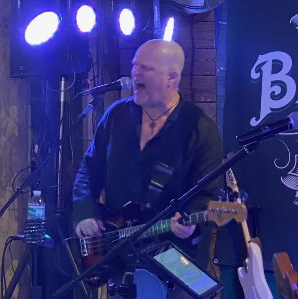 60+ Bass Players | This is just a question based on my observations ...